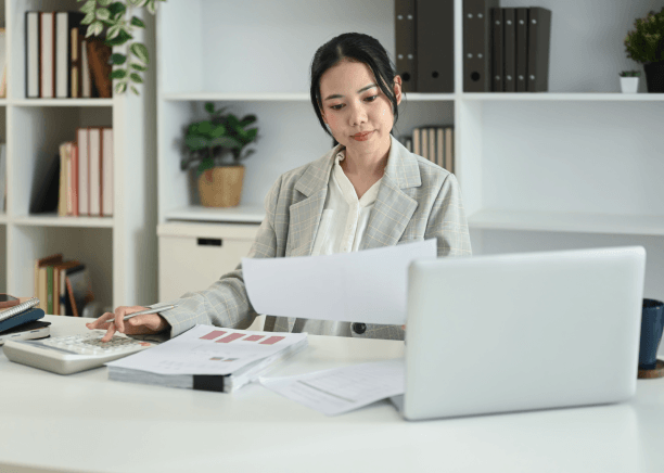 Translator providing affordable certified translation services in New York, ensuring guaranteed accuracy and compliance.