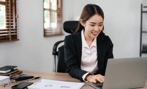 Translator providing certified and reliable USCIS translation services help customers meet official USCIS submission.