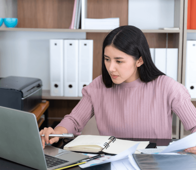 Client benefiting from expert day translation in New York for legal documents, ensuring precision and timely delivery.