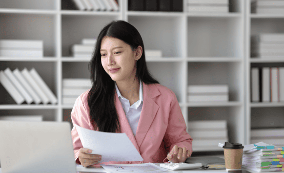 Translator is working on a certified Divorce Certificate Translation for legal use in New York that meets court requirements.